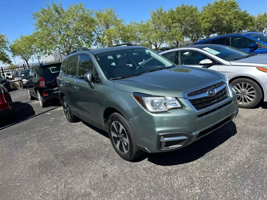 2017 Subaru Forester 2.5i Premium photo 1