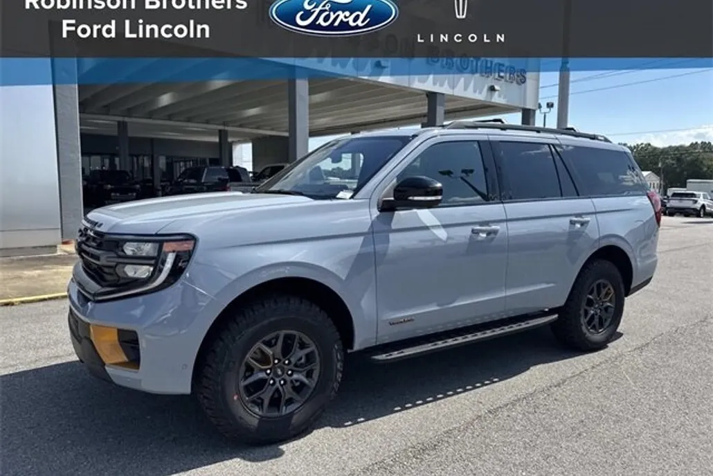 2025 Ford Expedition photo 1