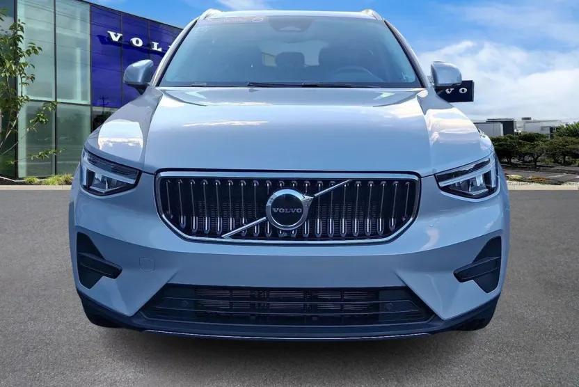 2024 Volvo XC40 Core photo 1