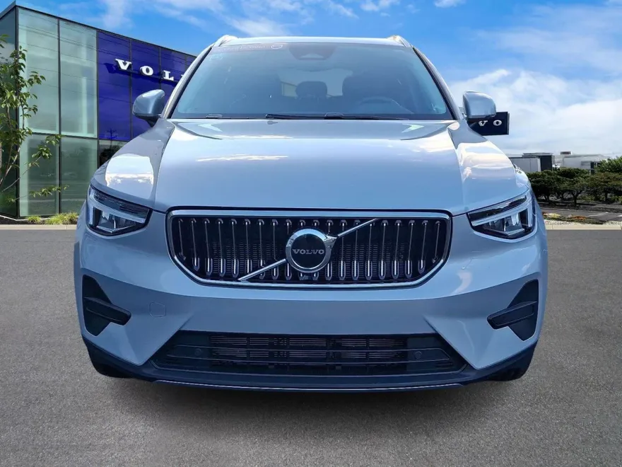 2024 Volvo XC40 Core photo 1