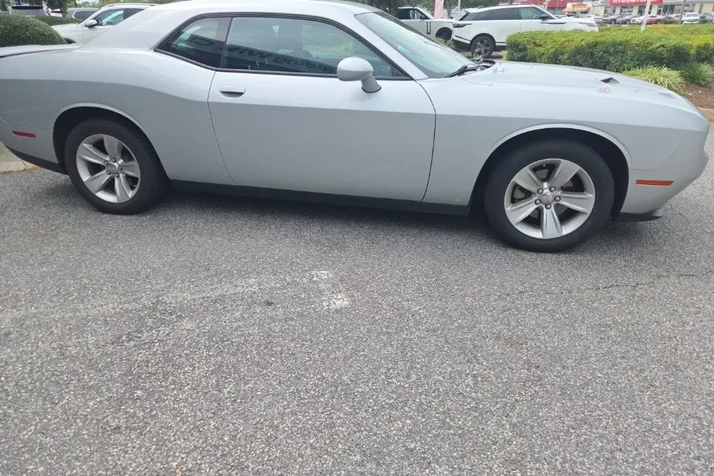 2023 Dodge Challenger SXT photo 1