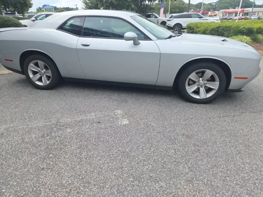 2023 Dodge Challenger SXT photo 1