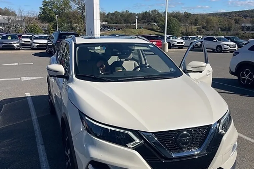 2021 Nissan Rogue Sport SL photo 1