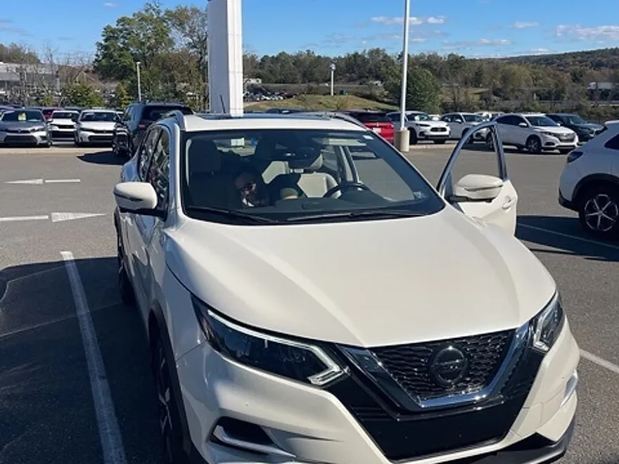 2021 Nissan Rogue Sport SL photo 1