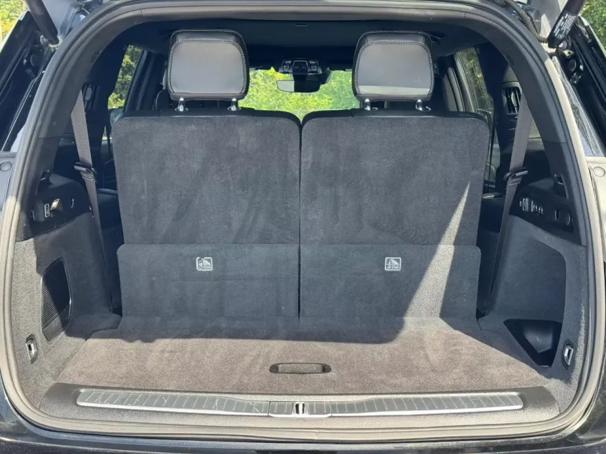 2023 Jeep Grand Cherokee Overland photo 1