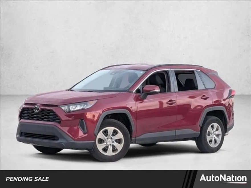 2020 Toyota RAV4 LE photo 1