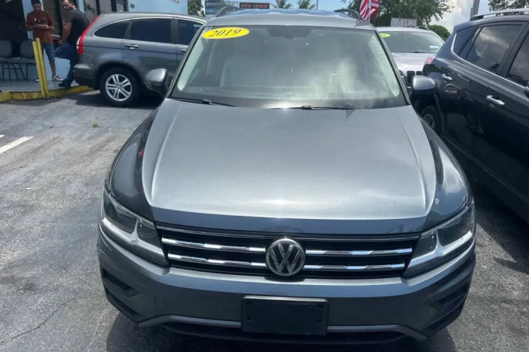 2019 Volkswagen Tiguan SE photo 1
