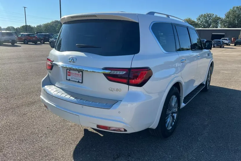 2021 Infiniti QX80 Luxe photo 1