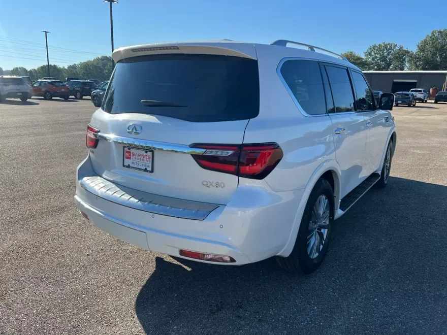 2021 Infiniti QX80 Luxe photo 1