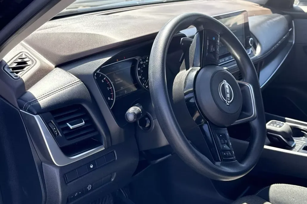 2023 Nissan Rogue SV photo 1