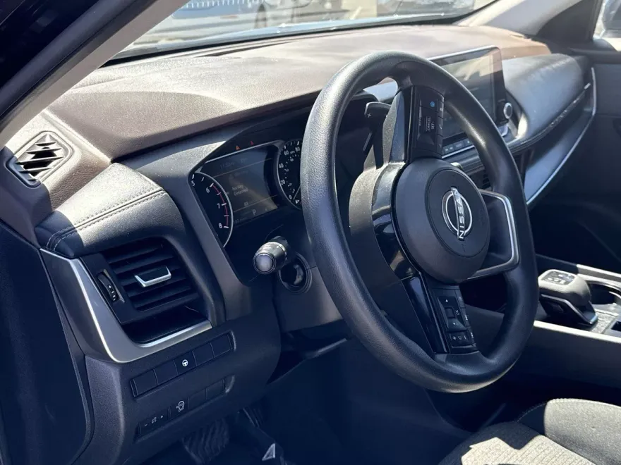 2023 Nissan Rogue SV photo 1