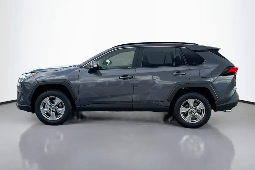 2025 Toyota RAV4 Hybrid LE photo 1
