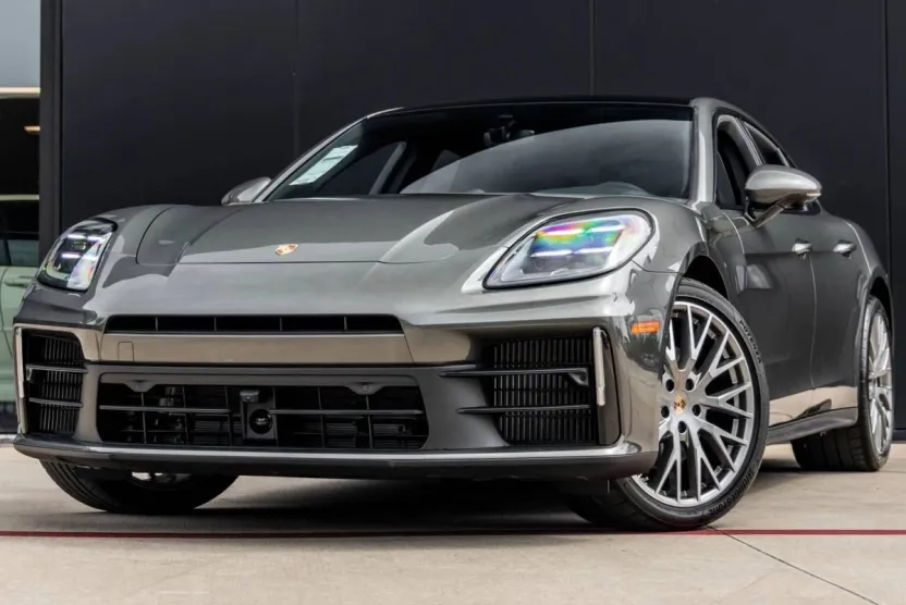 2024 Porsche Panamera 4 photo 1
