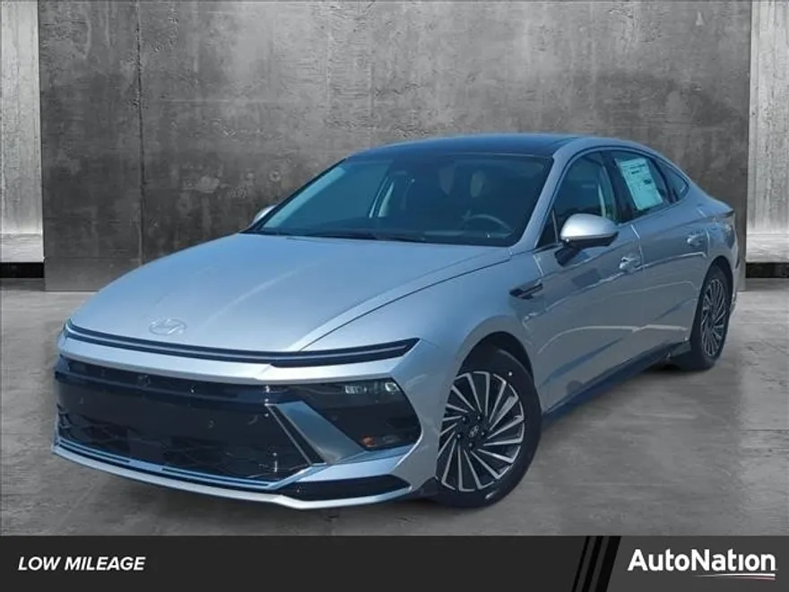 2024 Hyundai Sonata Hybrid Limited photo 1