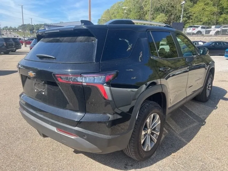 2025 Chevrolet Equinox LT photo 1
