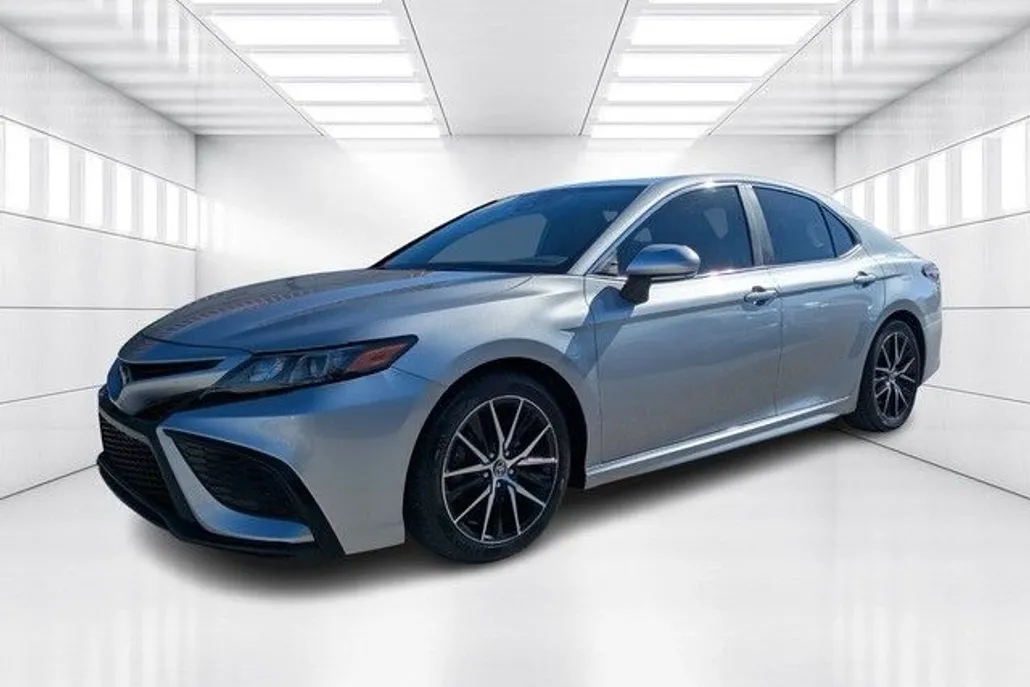 2021 Toyota Camry SE photo 1