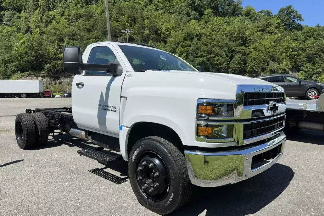 2024 Chevrolet Silverado 5500HD Work Truck photo 1
