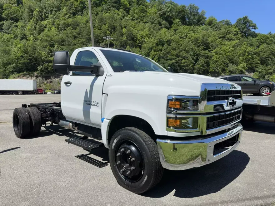 2024 Chevrolet Silverado 5500HD Work Truck photo 1