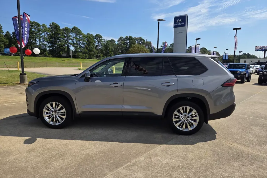 2025 Toyota Grand Highlander Platinum photo 1