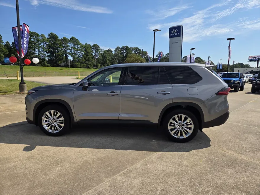 2025 Toyota Grand Highlander Platinum photo 1