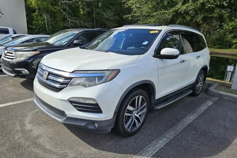 2017 Honda Pilot Touring photo 1