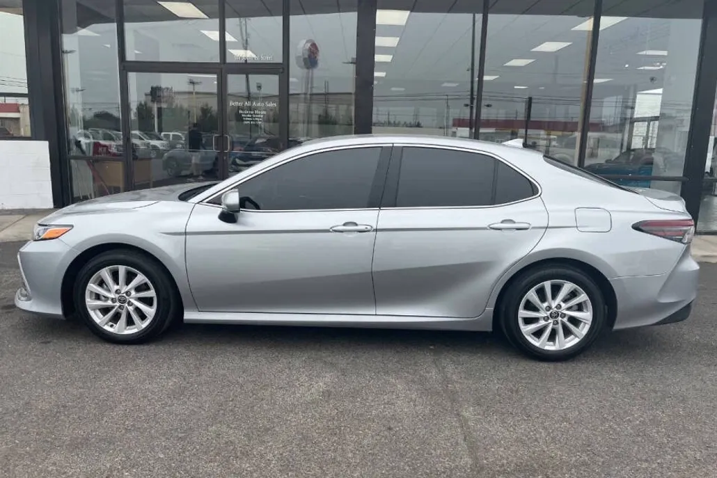 2024 Toyota Camry LE photo 1