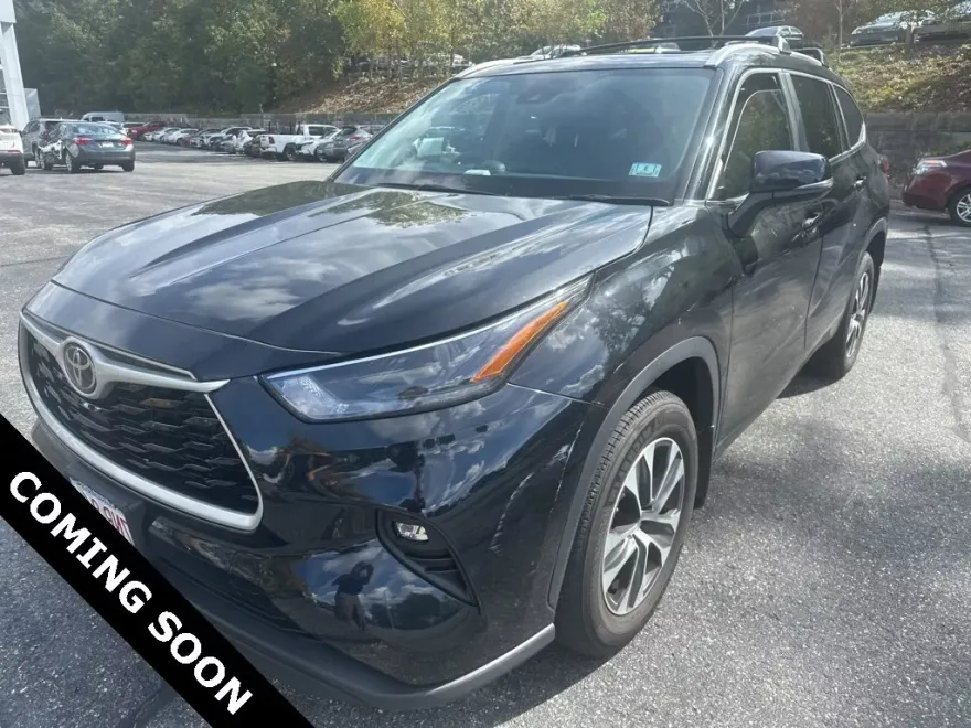 2023 Toyota Highlander XLE photo 1