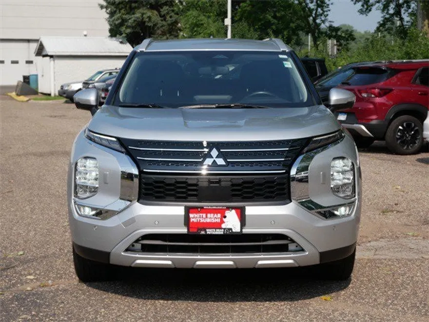 2022 Mitsubishi Outlander SE photo 1