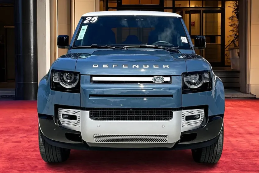 2025 Land Rover Defender 110 S photo 1