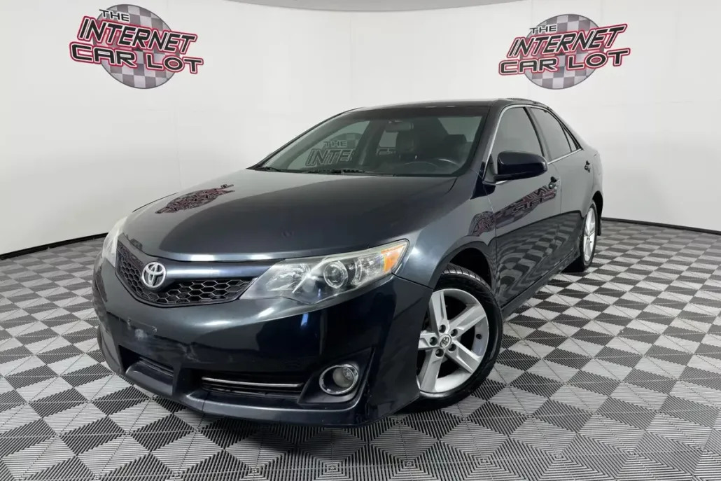 2013 Toyota Camry photo 1