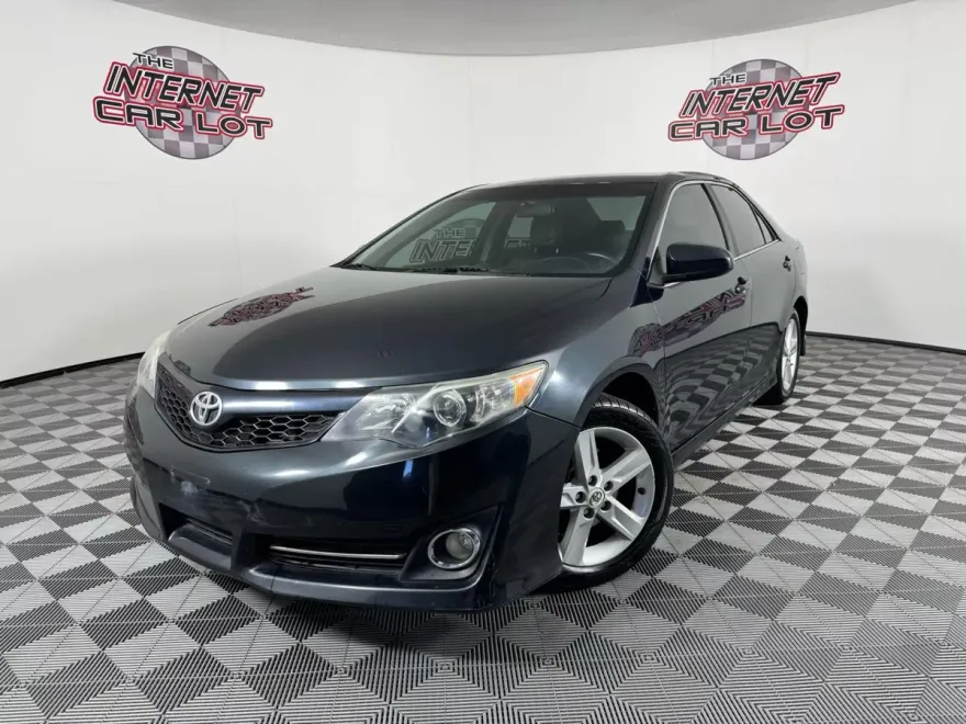 2013 Toyota Camry photo 1