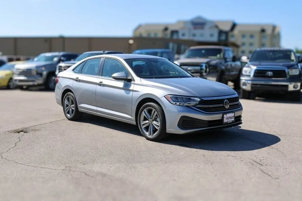 2024 Volkswagen Jetta SE photo 1