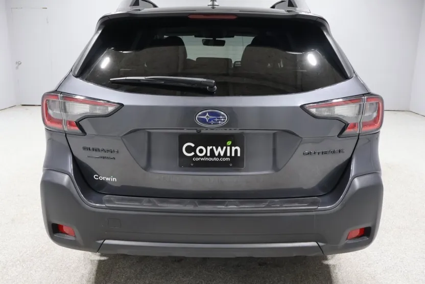 2023 Subaru Outback Onyx Edition photo 1