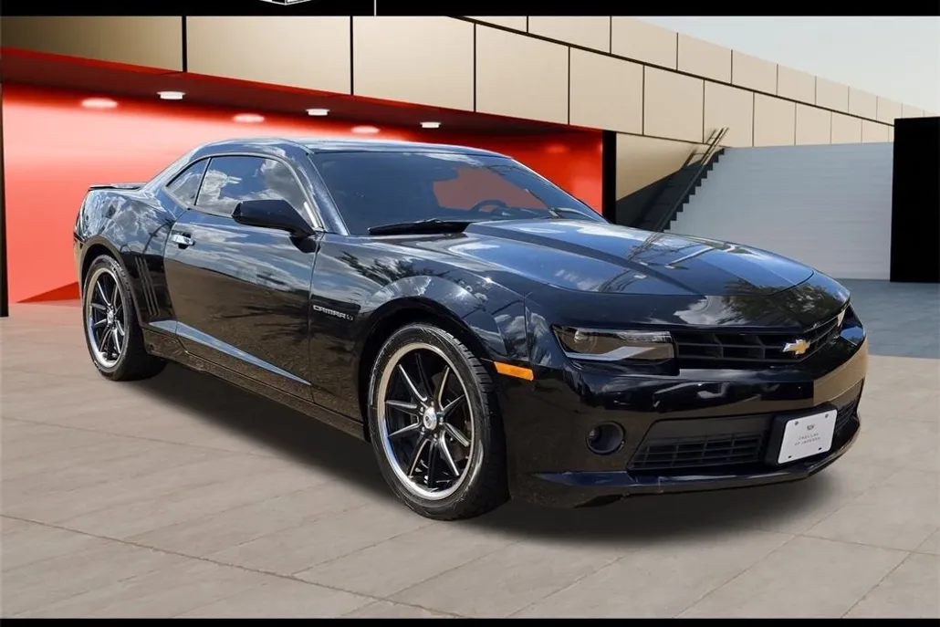 2015 Chevrolet Camaro 1LT photo 1