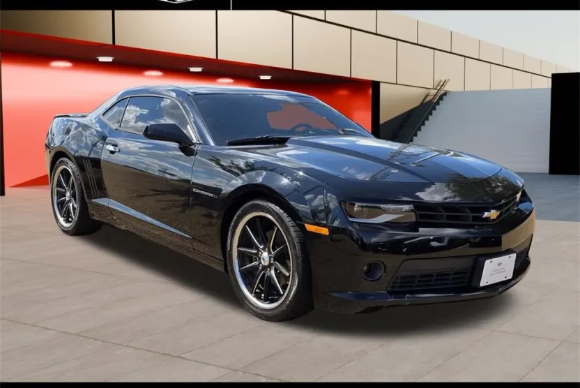 2015 Chevrolet Camaro 1LT photo 1