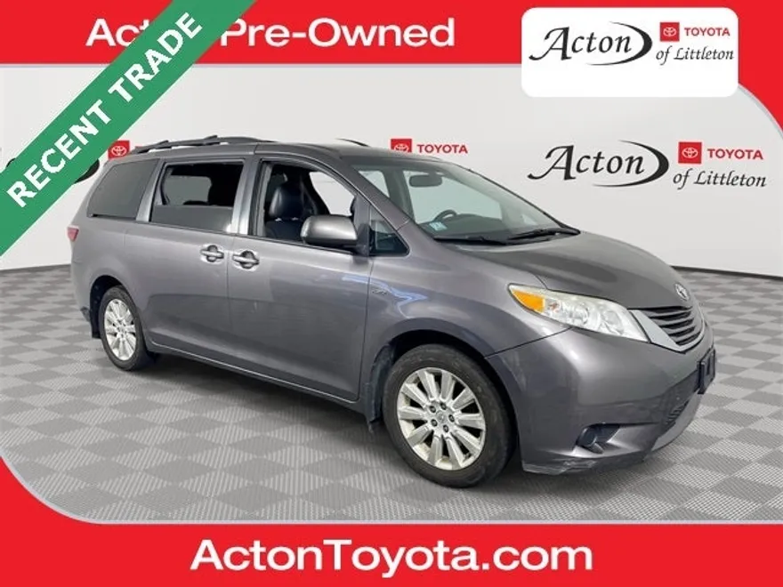 2016 Toyota Sienna LE photo 1