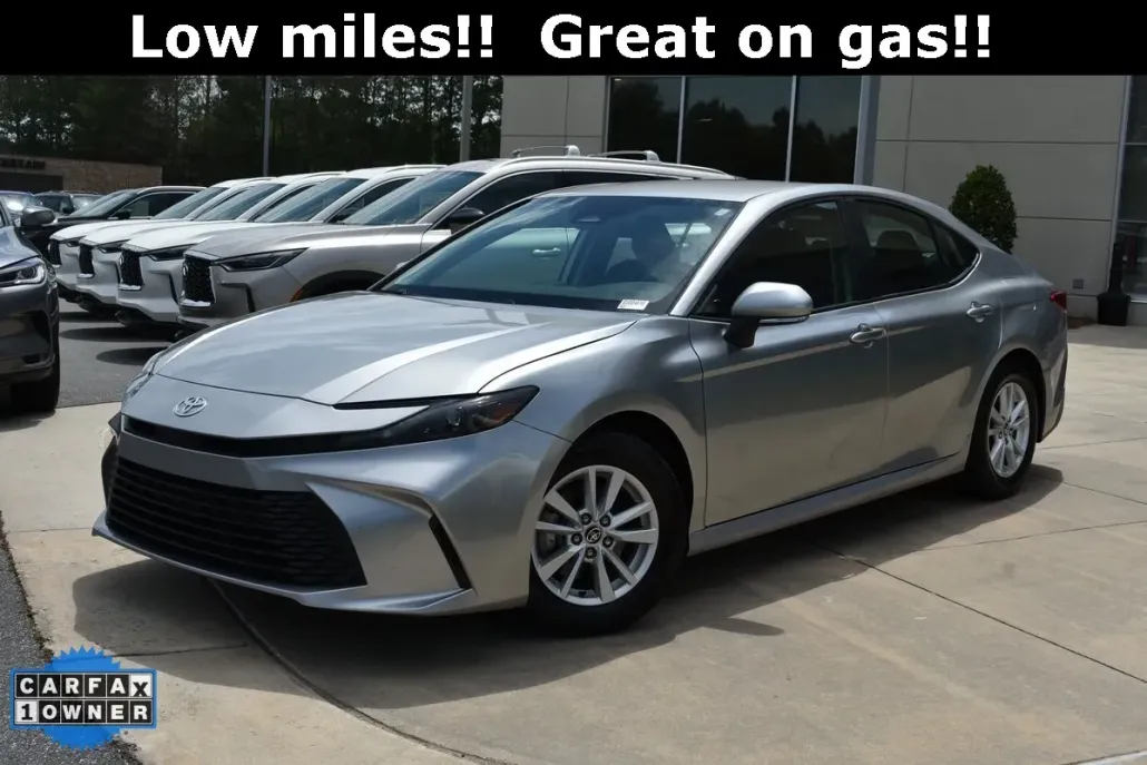2025 Toyota Camry LE photo 1