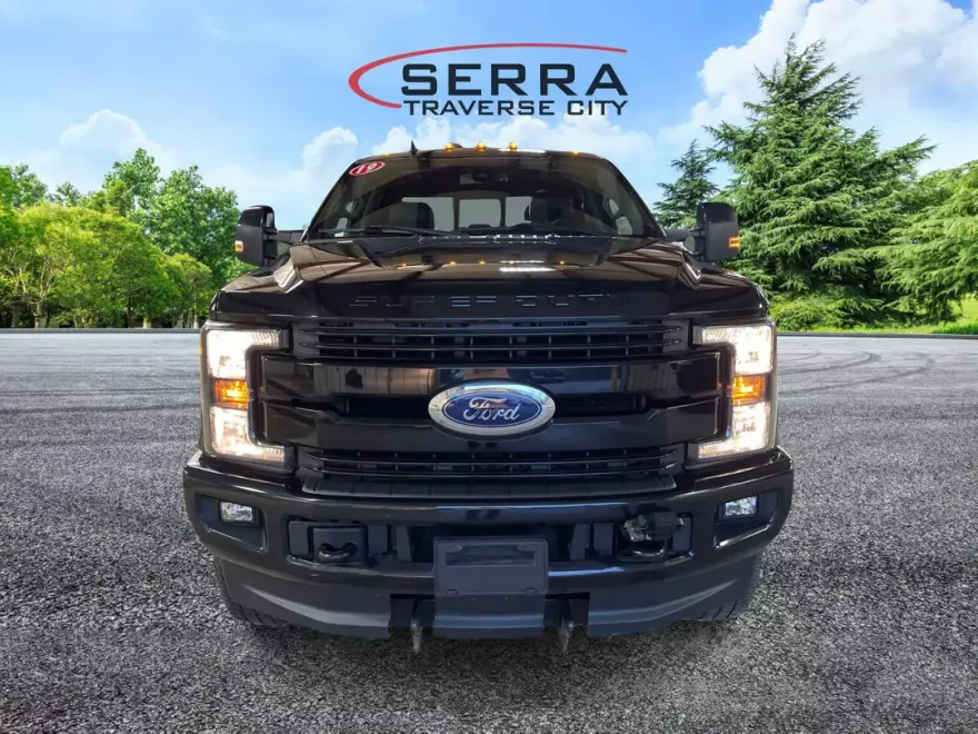 2019 Ford F-350 Lariat photo 1