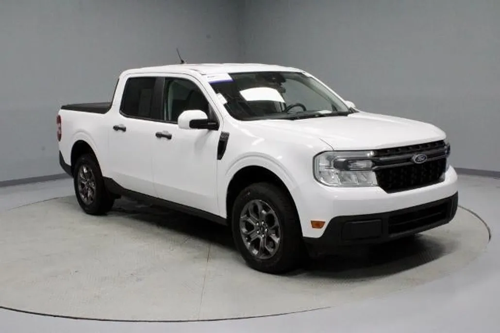 2023 Ford Maverick XLT photo 1
