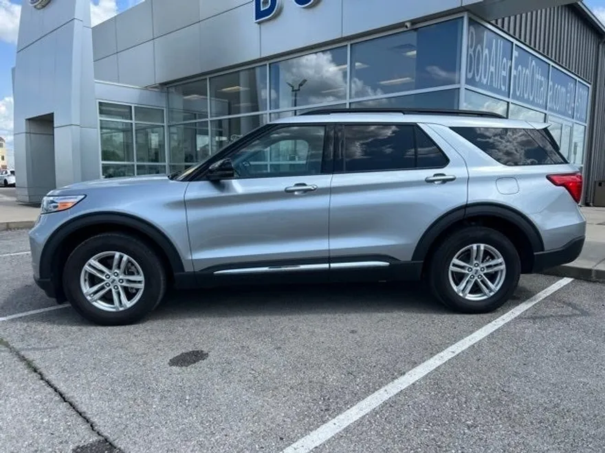 2024 Ford Explorer XLT photo 1