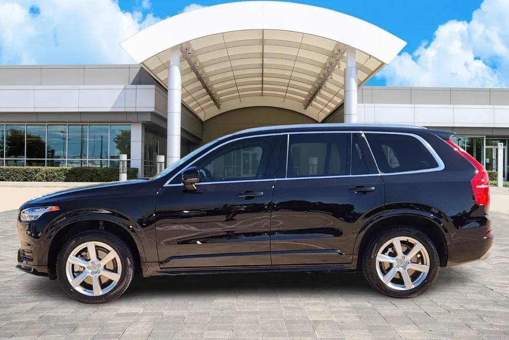 2021 Volvo XC90 T5 Momentum photo 1