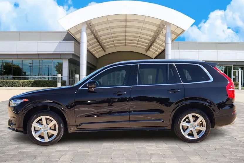 2021 Volvo XC90 T5 Momentum photo 1