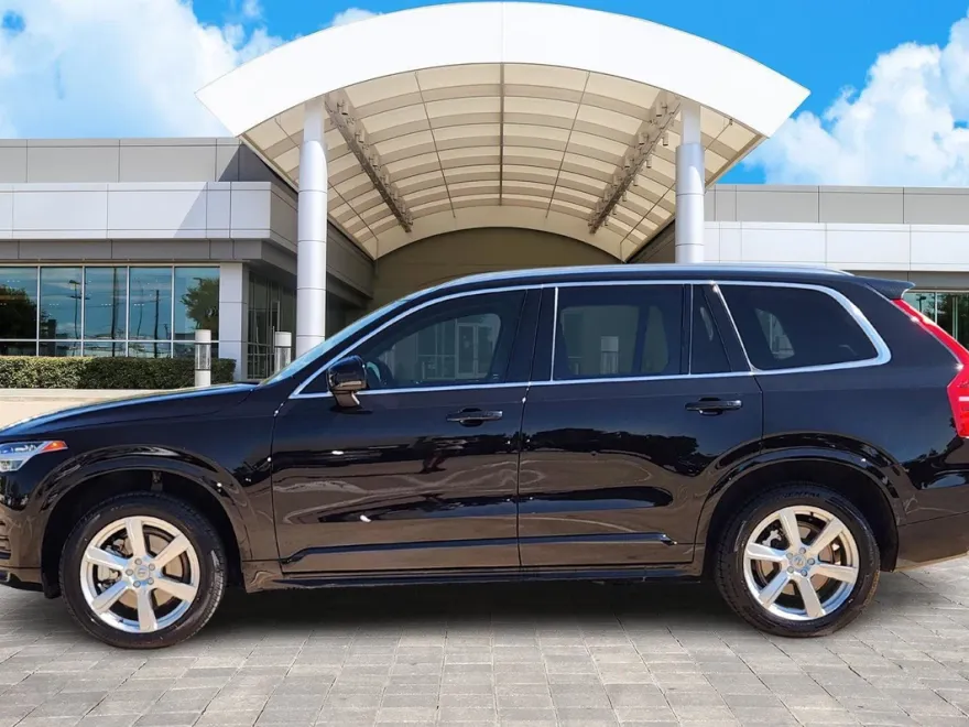 2021 Volvo XC90 T5 Momentum photo 1