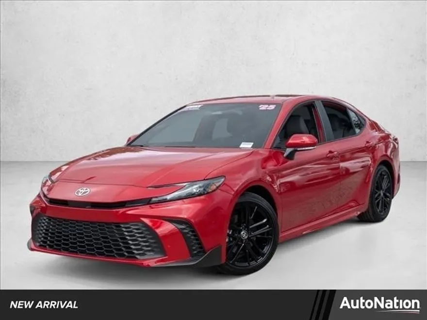 2025 Toyota Camry SE photo 1
