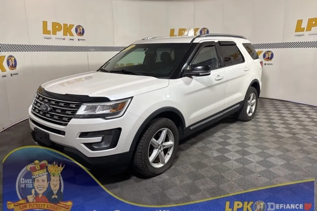 2016 Ford Explorer XLT photo 1