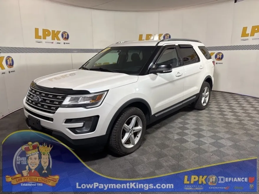 2016 Ford Explorer XLT photo 1