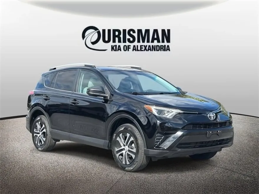 2016 Toyota RAV4 LE photo 1