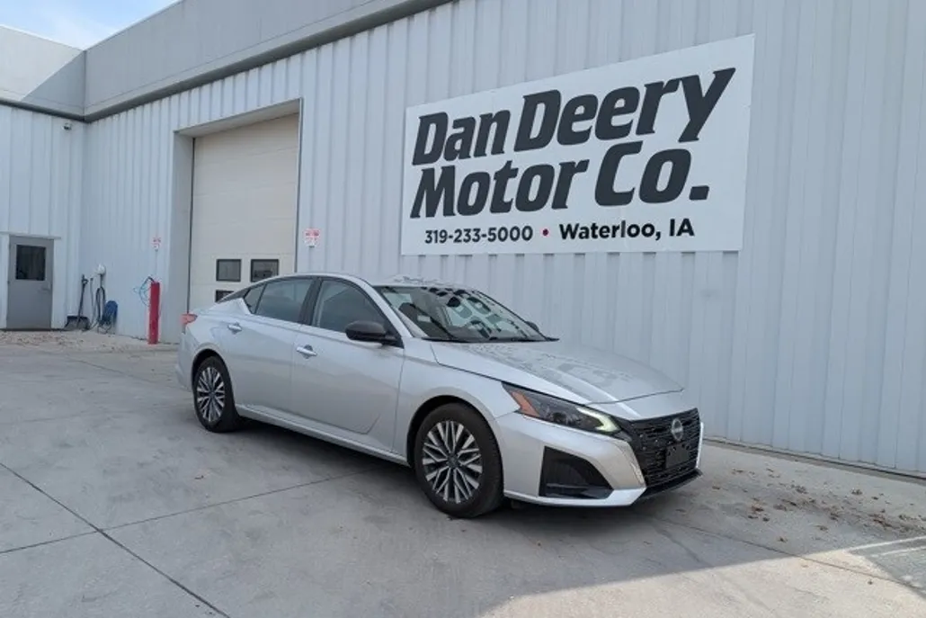 2024 Nissan Altima 2.5 SV photo 1