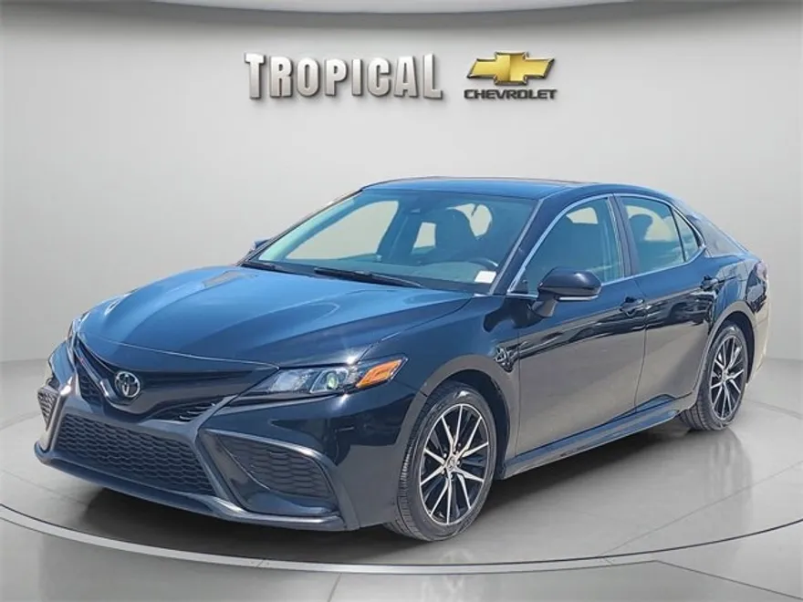 2023 Toyota Camry SE photo 1