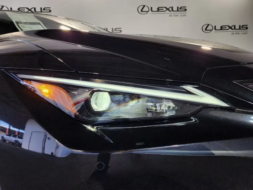 2025 Lexus IS 300 photo 5